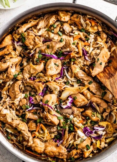 Finished moo shu chicken in a pan.